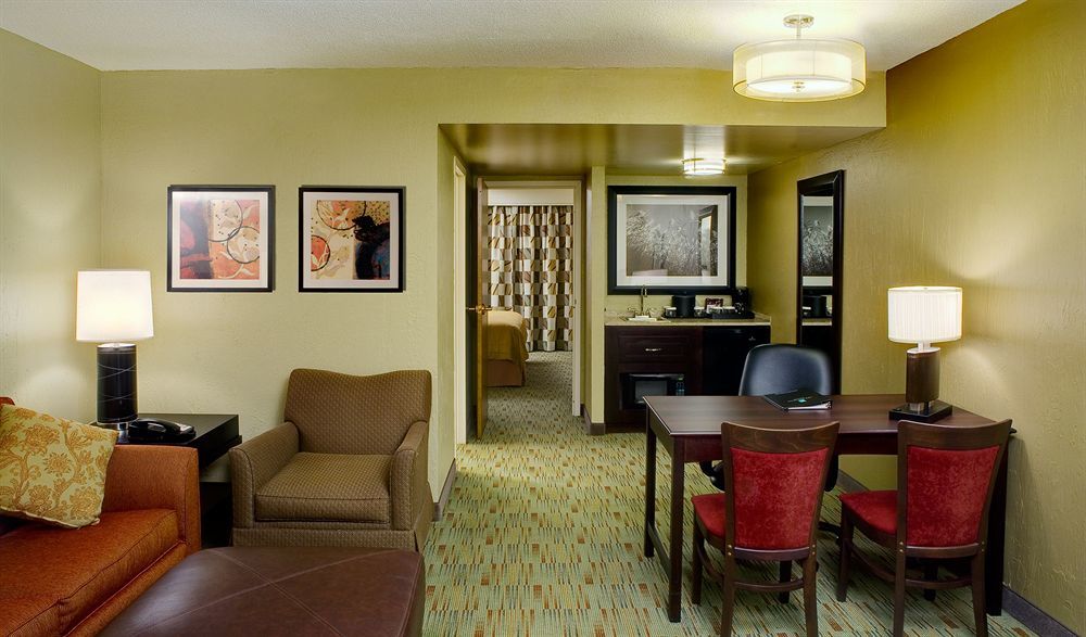Embassy Suites By Hilton Columbus Phòng bức ảnh